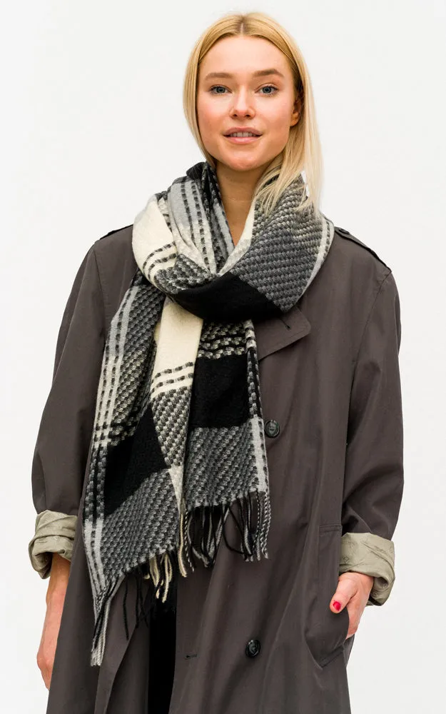 BASC6041 Plaid Print Oblong Scarf w/Fringes