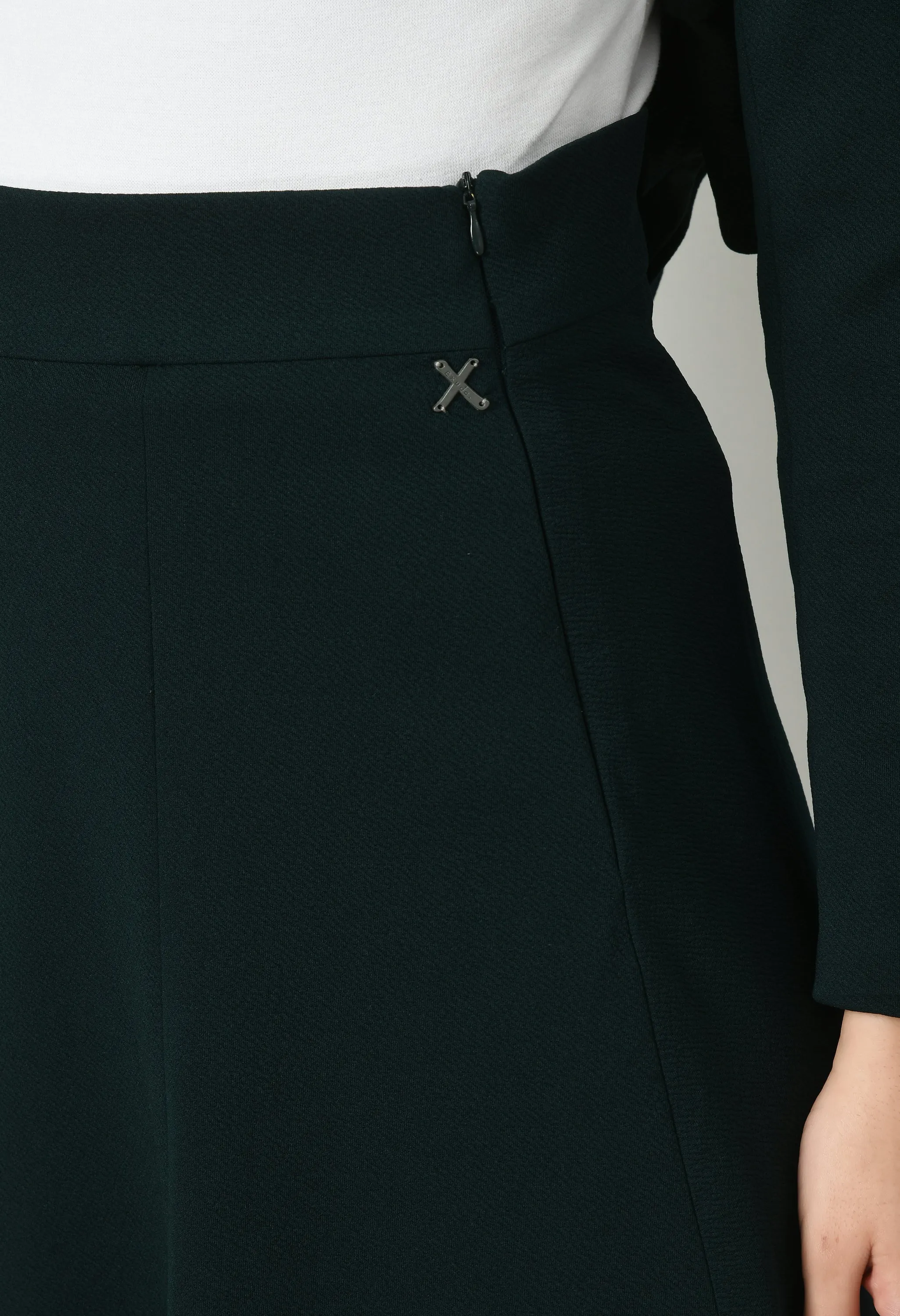 Exude Exuberant Mandarin Collar Blazer with Midi A-line Skirt (Emerald Green)