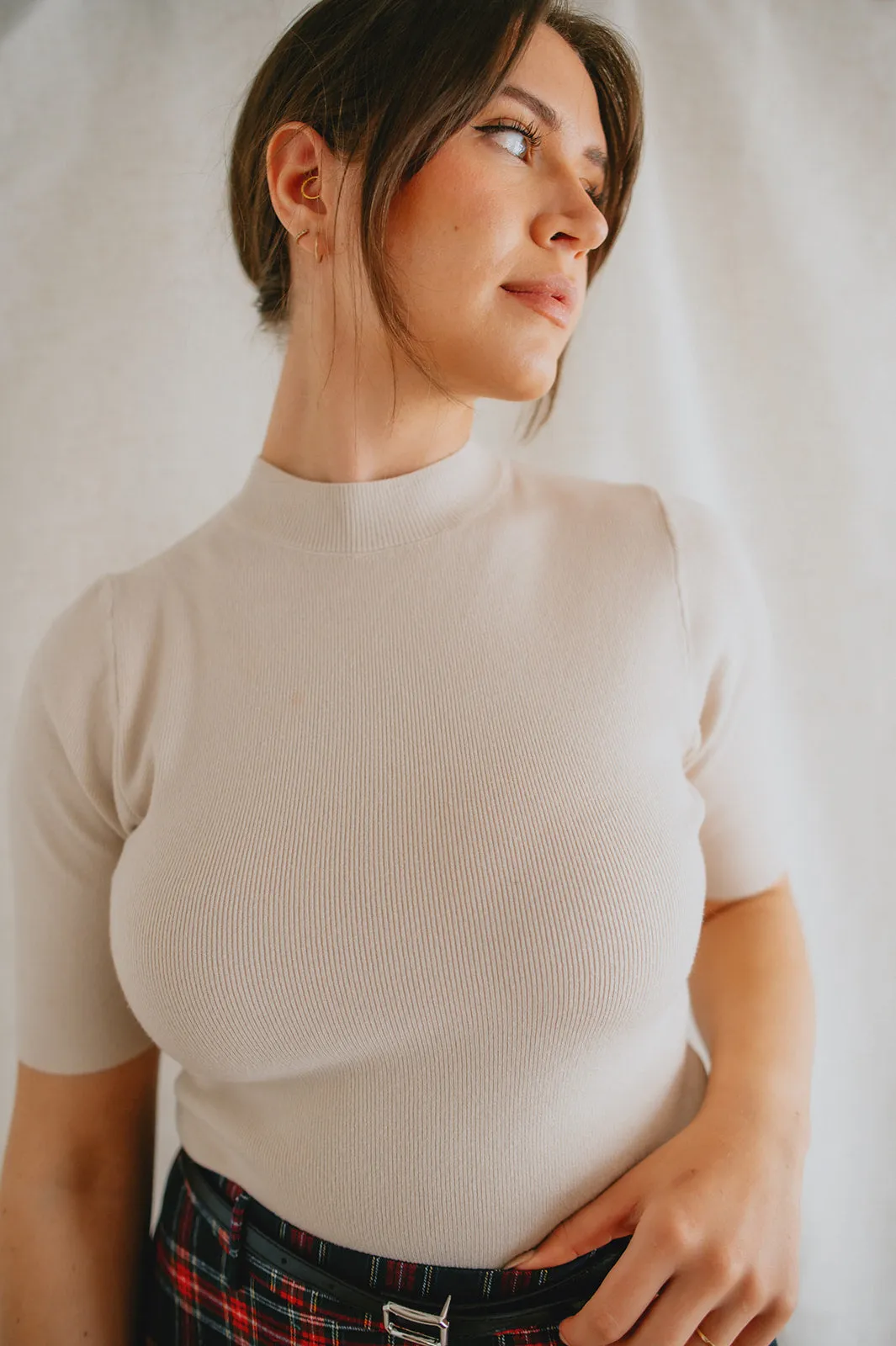 The Jonnie Short Sleeve Sweater - Beige