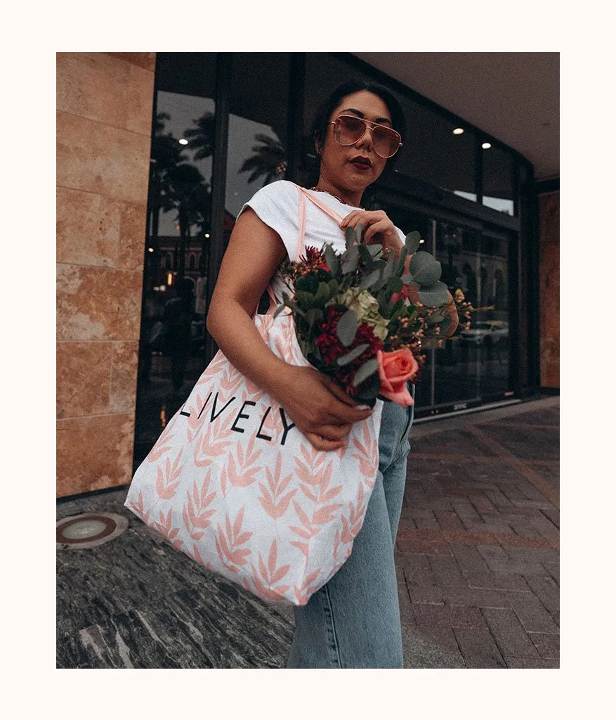 The Retro Petal Tote - GWP: Powder Pink/White